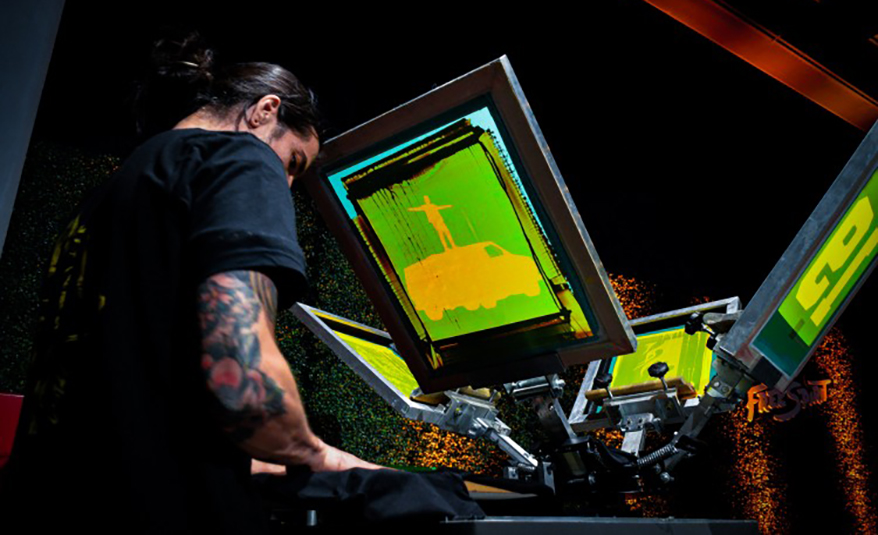 Los Angeles Company Hits Big With Live Screen Printing &#8230; to the Tune of 7,000 Shirts a Day