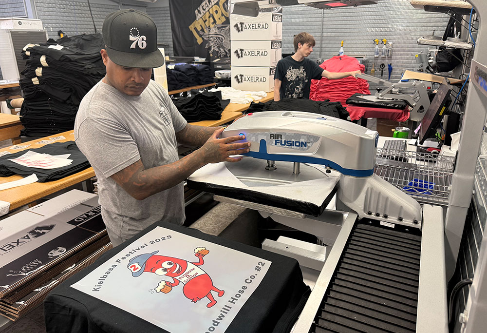 DTF vs. Screen Printing: Why Both Technologies Will Shape the Future